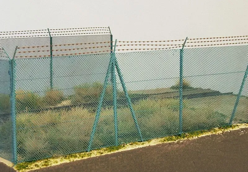 Model Scene 48140 clôture grillagée barbelés 1/72 1/87