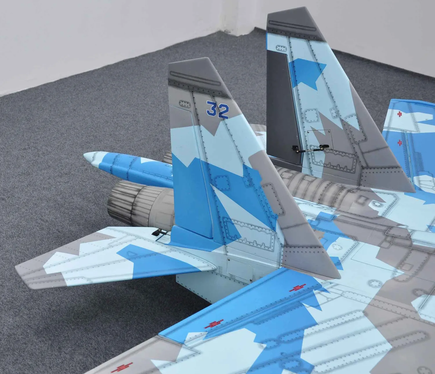 Black Horse Model SU-30 BH208 avion RC 1725mm turbine