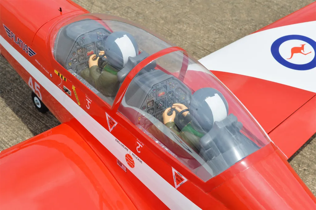 Black Horse PC-9 BH76 1840mm avion RC ARF 20cc train rentrant