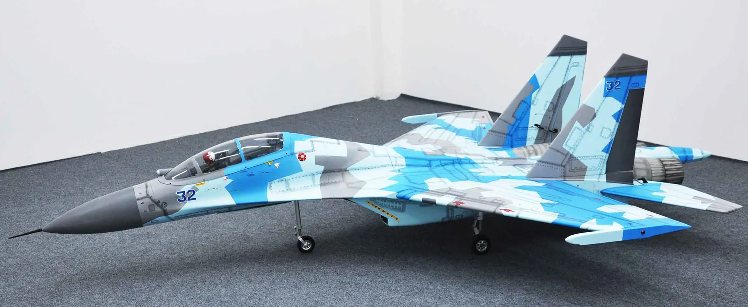 Black Horse Model SU-30 BH208 avion RC 1725mm turbine