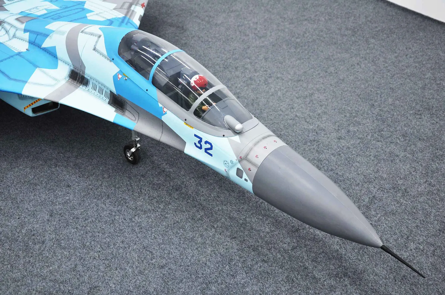 Black Horse Model SU-30 BH208 avion RC 1725mm turbine