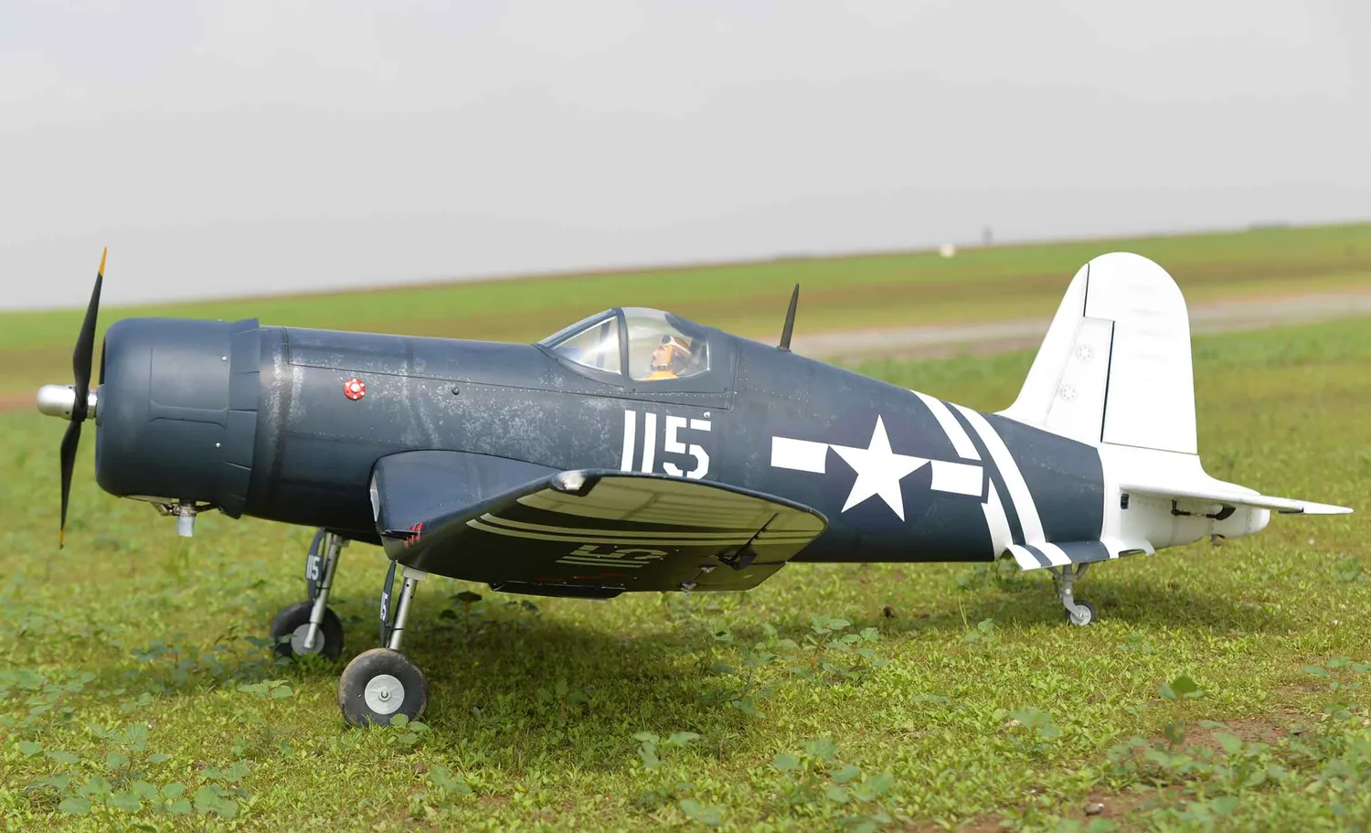 Black Horse Model BH64 Corsair avion RC 2280mm train électrique
